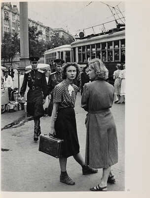 Картье-Брессон А. Москва, увиденная глазами Анри Картье-Брессона] Paris, 1955.